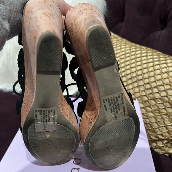 Madden Girl Emboss-C black fabric wedge sandal size 8 - Picture 2 of 6